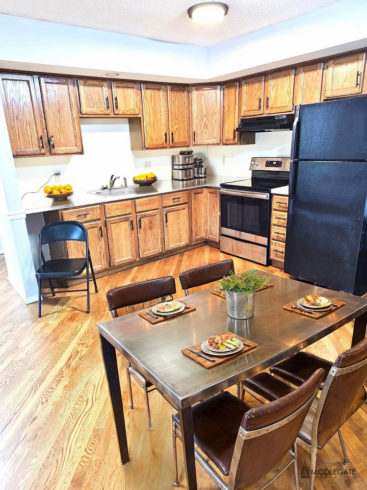 Lakeside Apartments - Photo 2 of 8