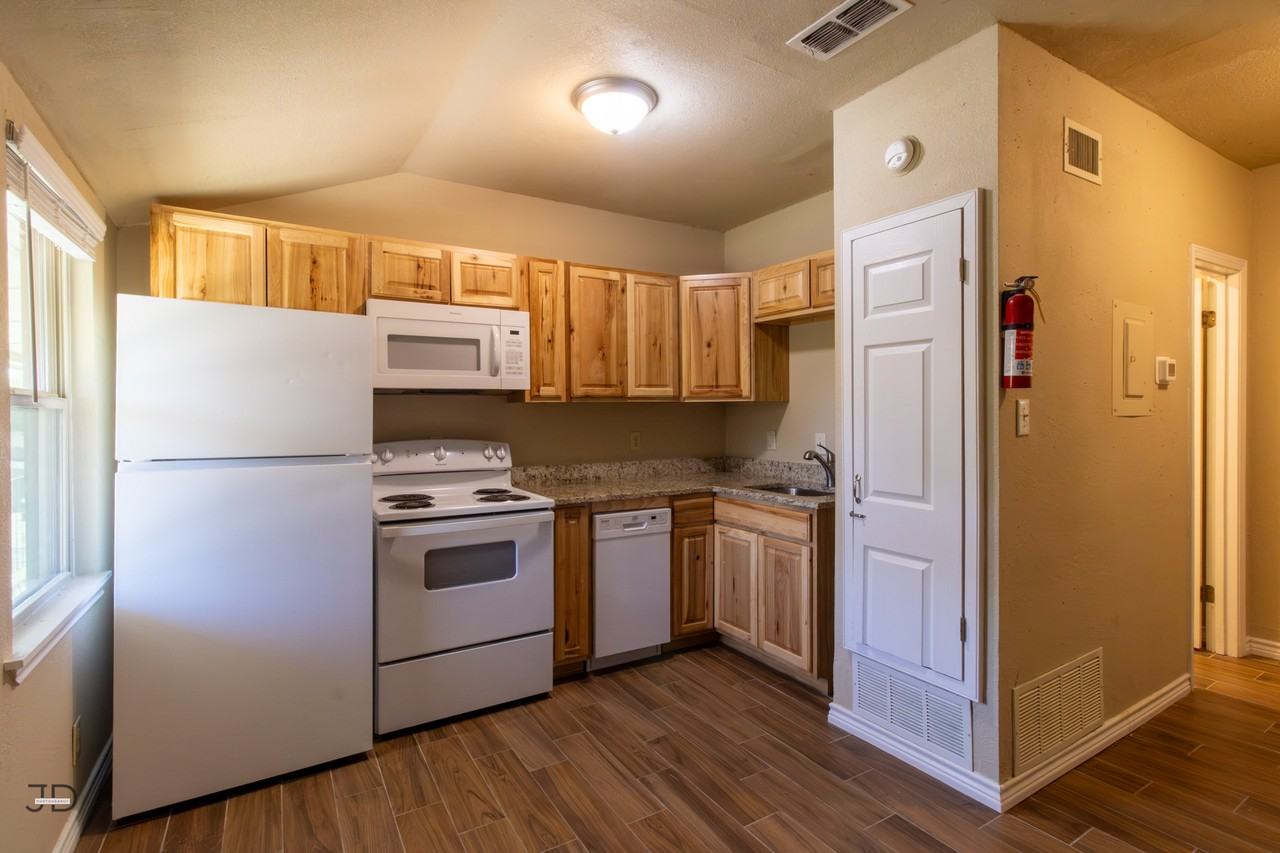 1704 Fairfax Avenue - Photo 5 of 15