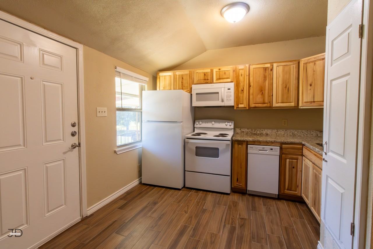 1704 Fairfax Avenue - Photo 7 of 15