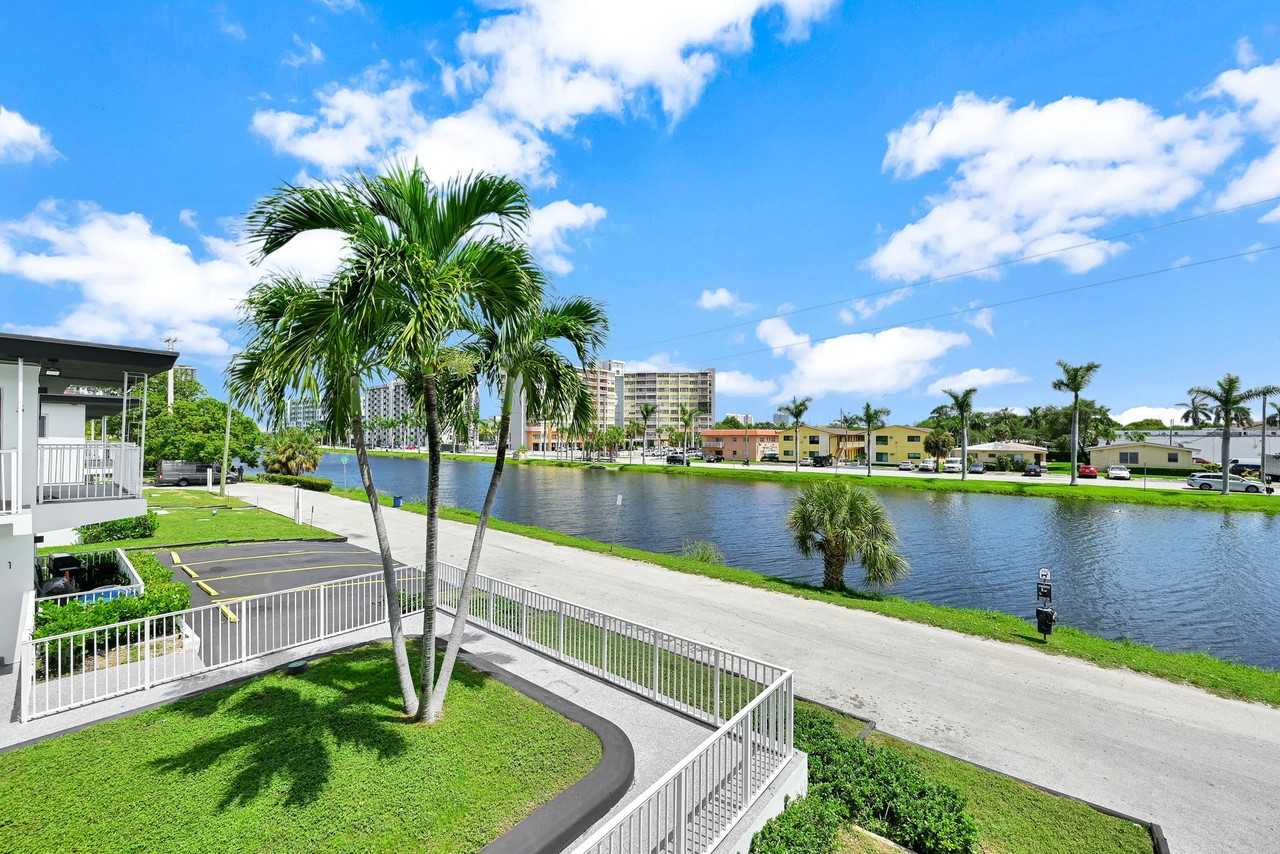 1999 North Glades Drive - Photo 2 of 8