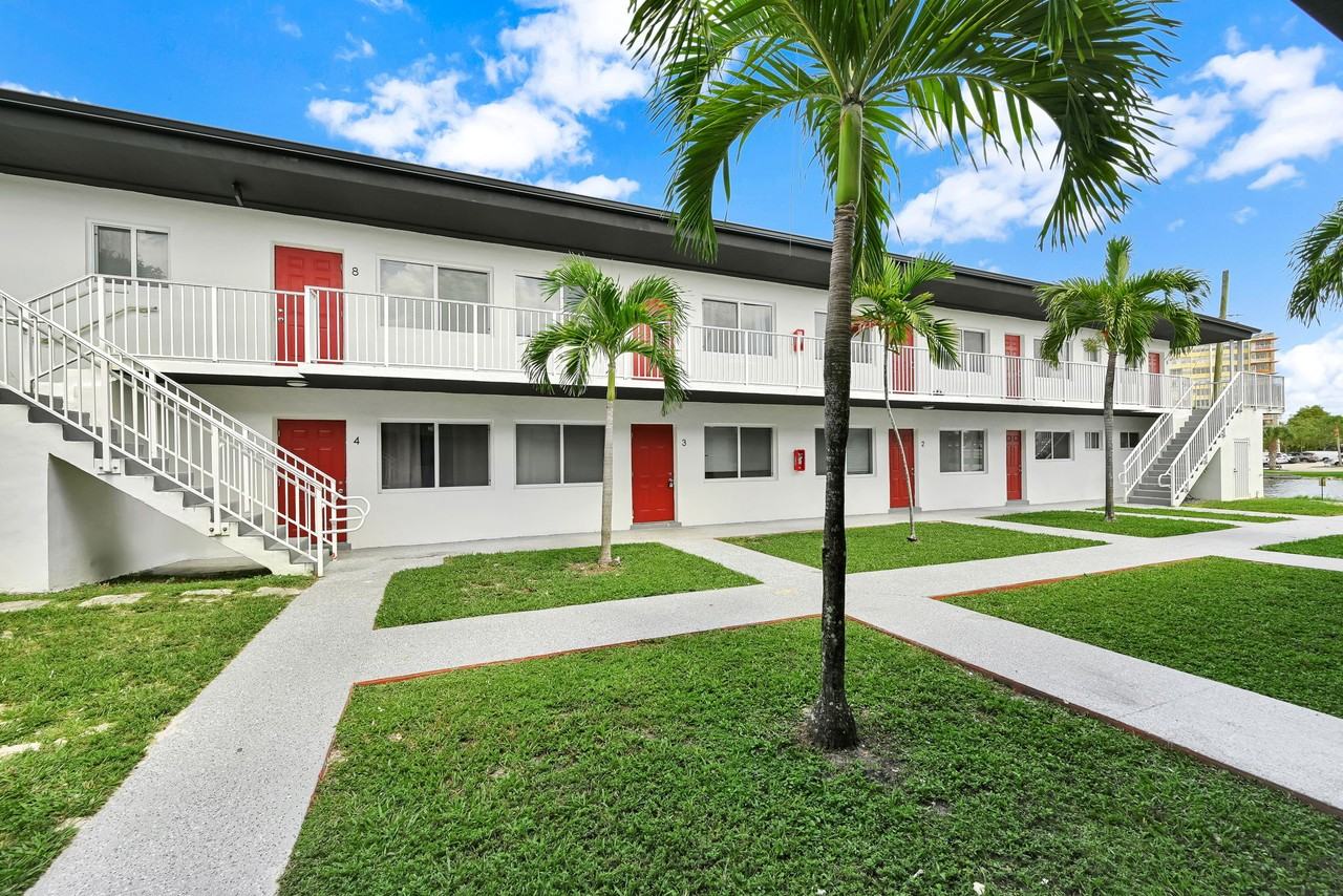 1999 North Glades Drive - Photo 4 of 8