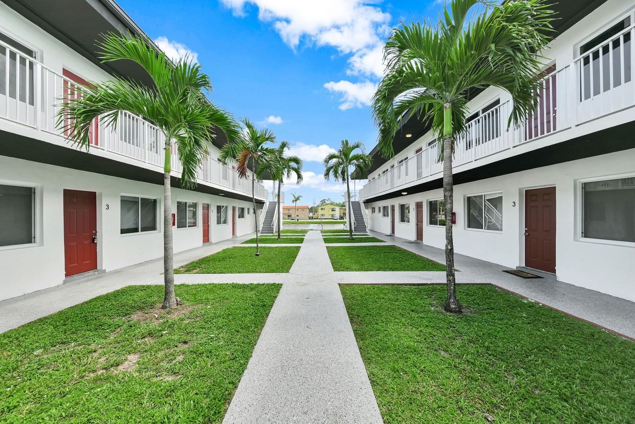 1999 North Glades Drive - Photo 5 of 8