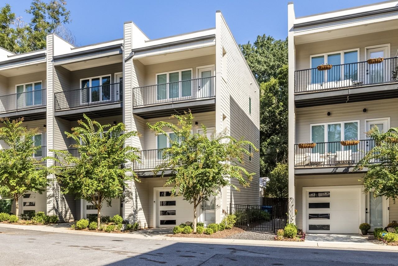 1438 Walker Pl SE - Photo 2 of 35