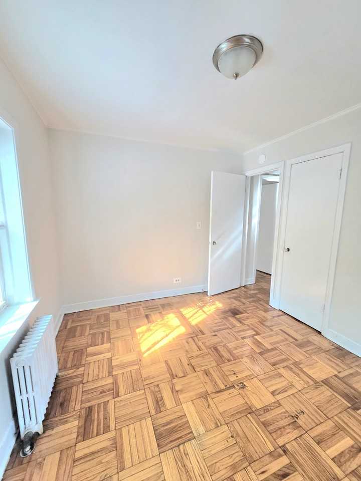 1217-27 Harvard Terrace - Photo 2 of 11