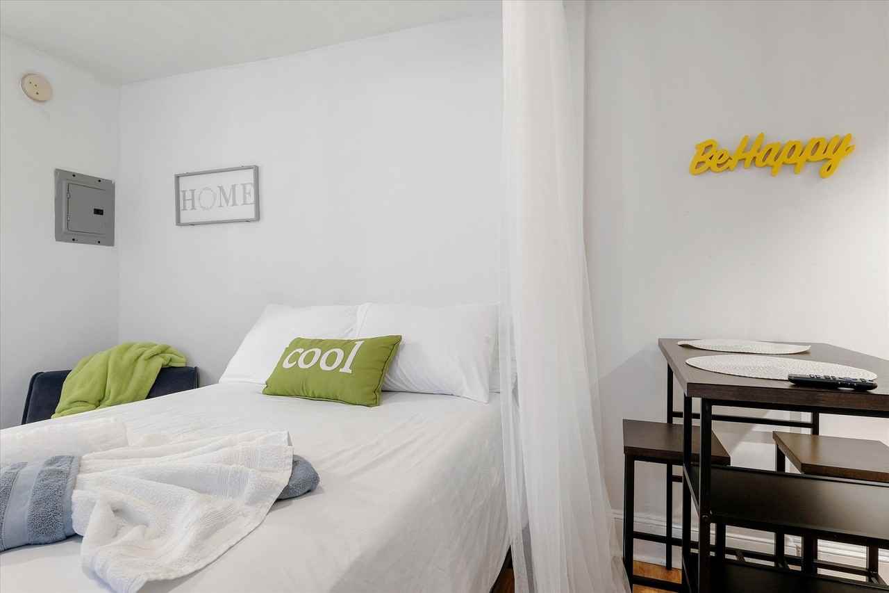 1131 Spruce St - Photo 2 of 12