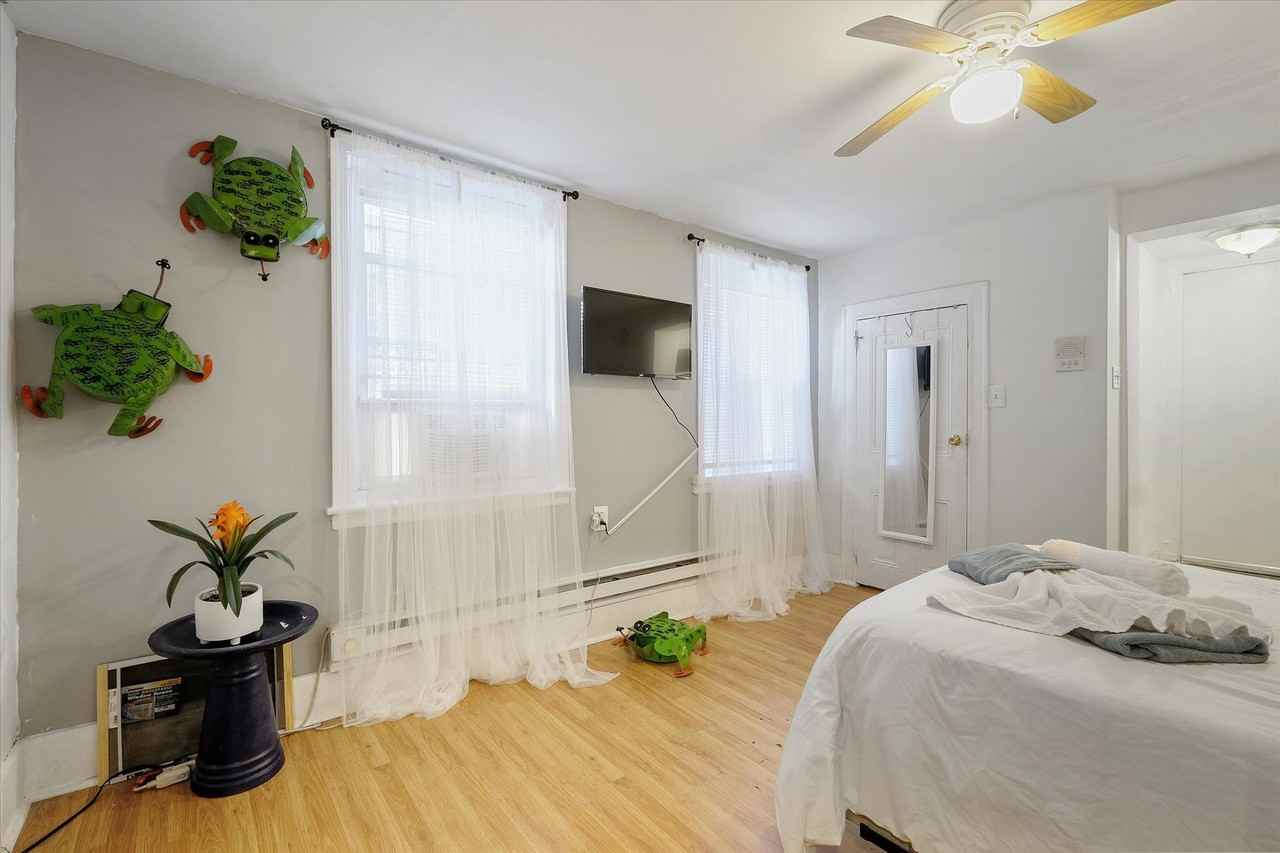 1131 Spruce St - Photo 3 of 12