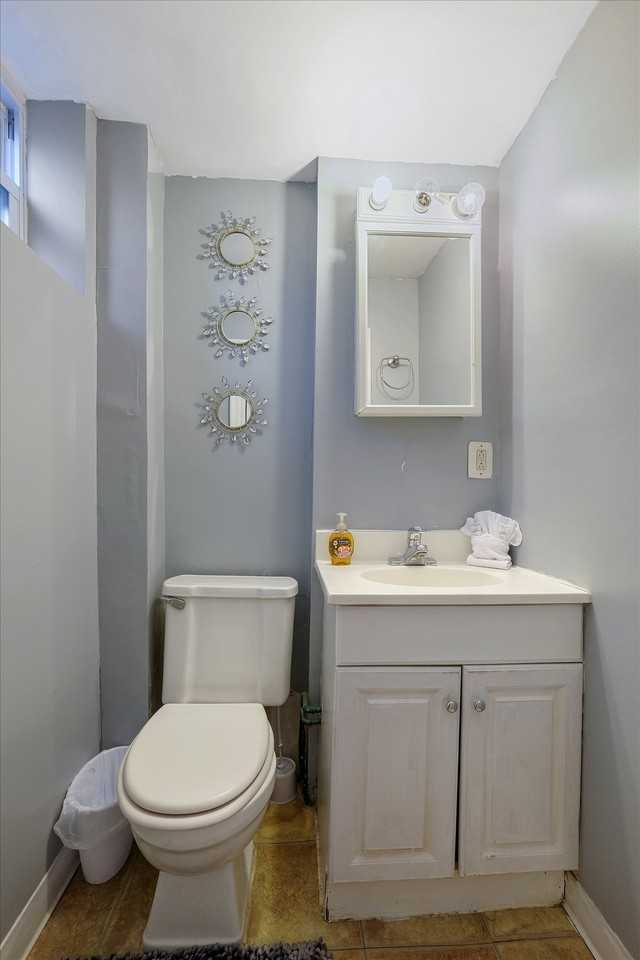 1131 Spruce St - Photo 4 of 12