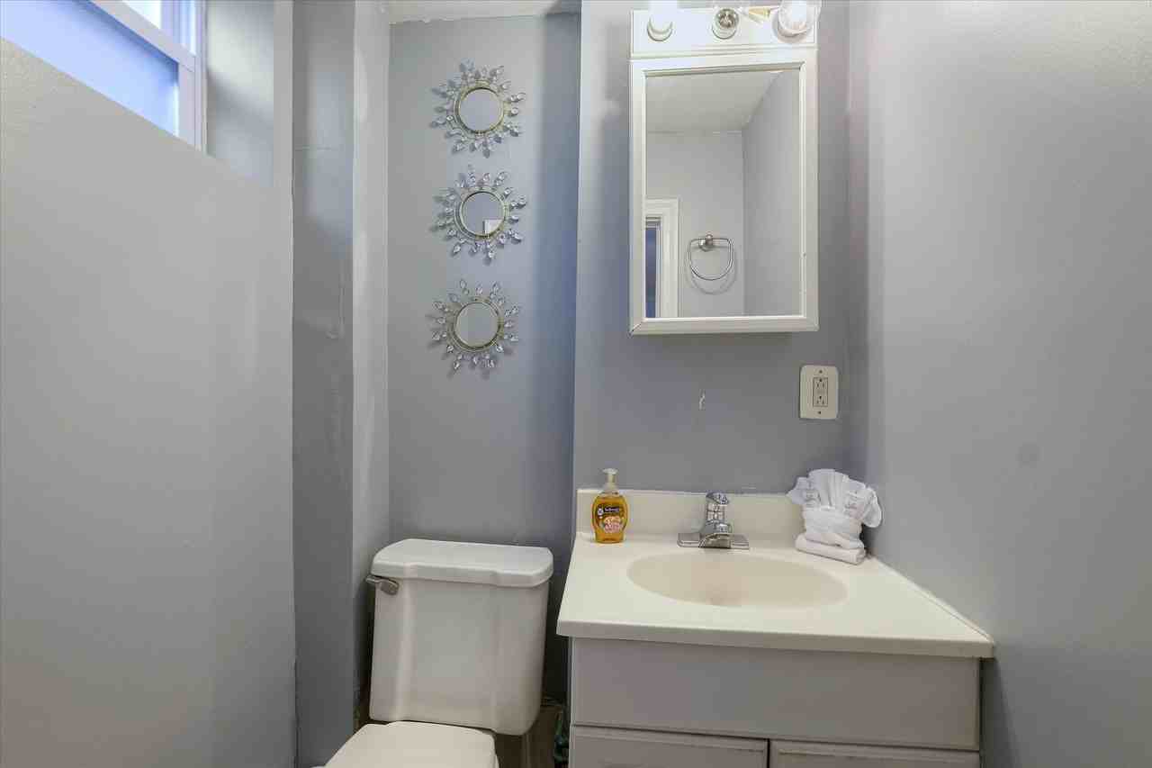 1131 Spruce St - Photo 5 of 12