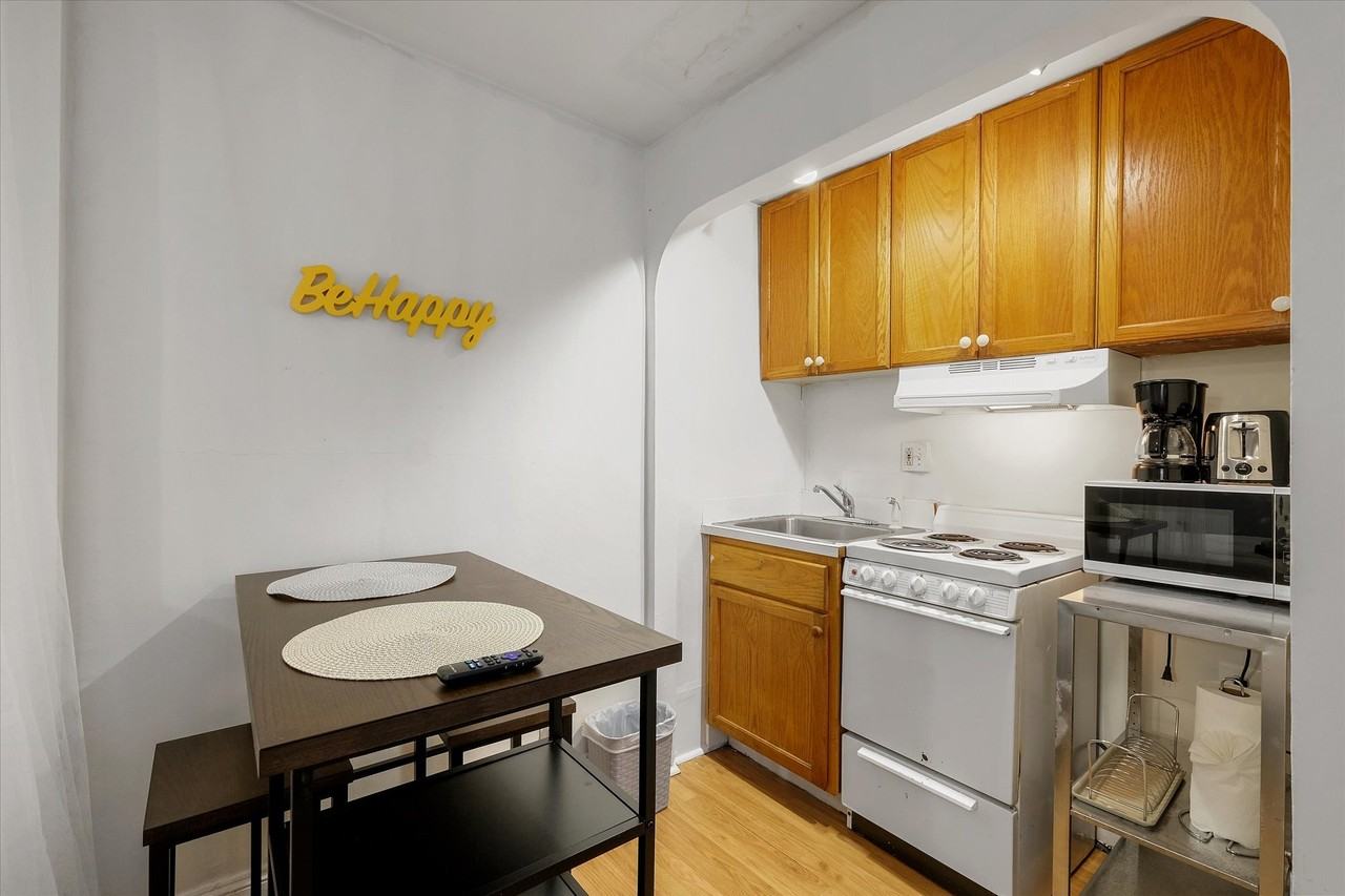 1131 Spruce St - Photo 6 of 12