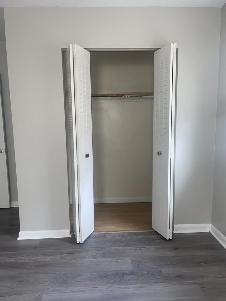 105 Lincoln Ave - Photo 2 of 4