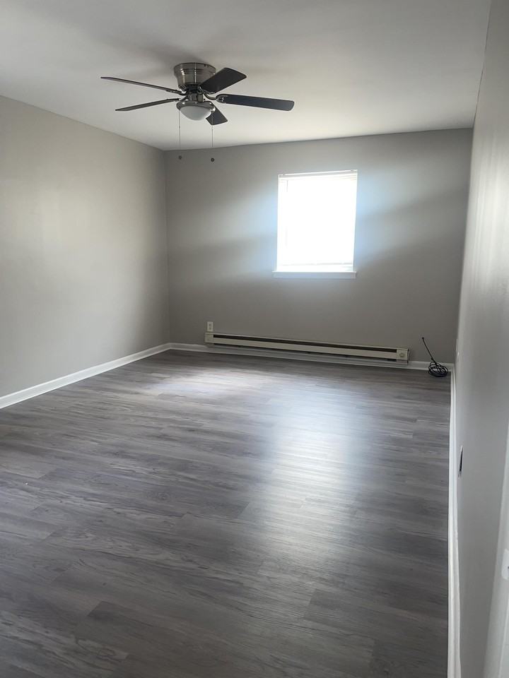 105 Lincoln Ave - Photo 3 of 4