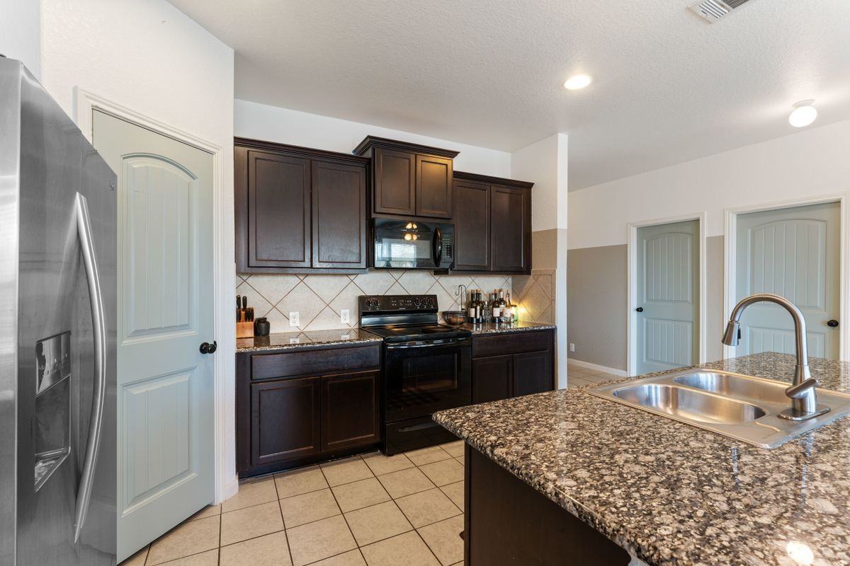 1367 Fall Cover - Photo 3 of 22