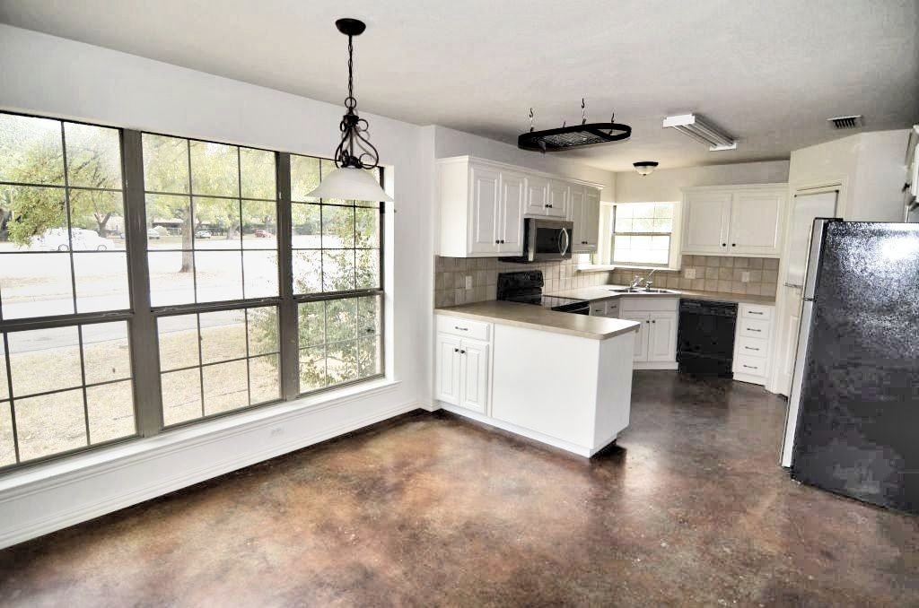 1730 Scenic Dr - Photo 3 of 11