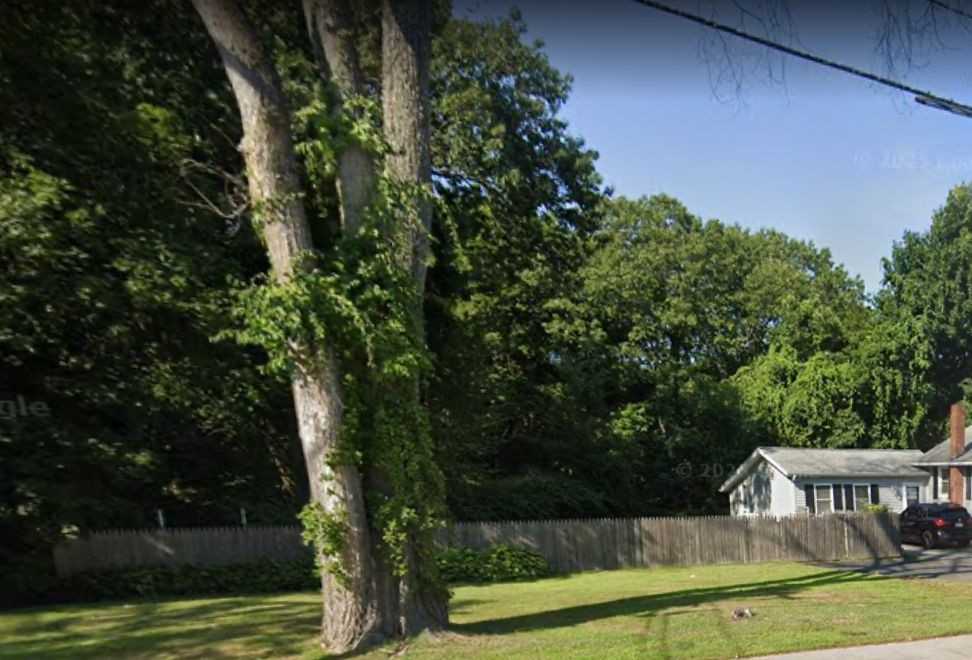 707 Putnam Pike - Photo 3 of 31