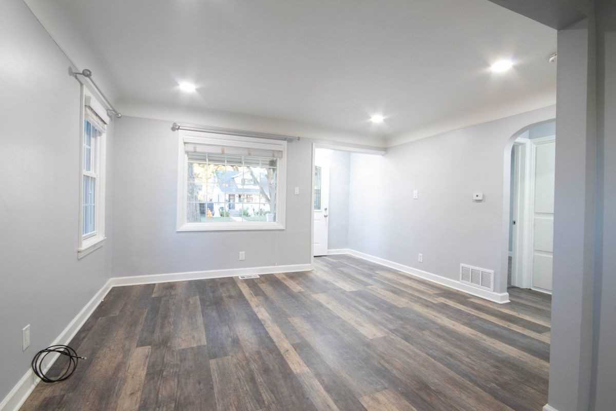 22101 Ridgeway St - Photo 2 of 17