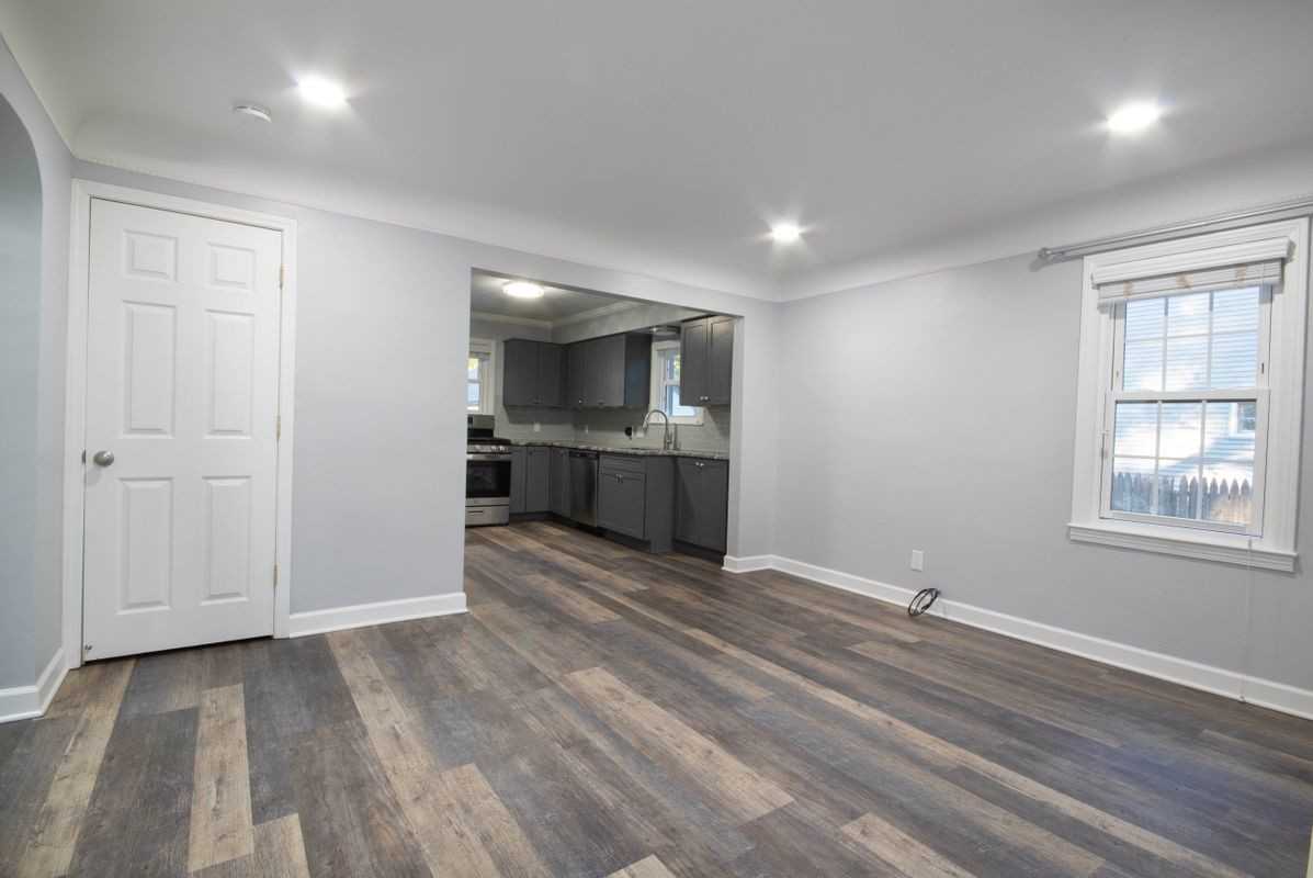 22101 Ridgeway St - Photo 3 of 17