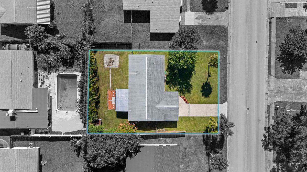 818 Hampton Way - Photo 2 of 12