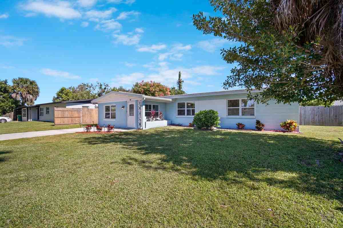 818 Hampton Way - Photo 3 of 12