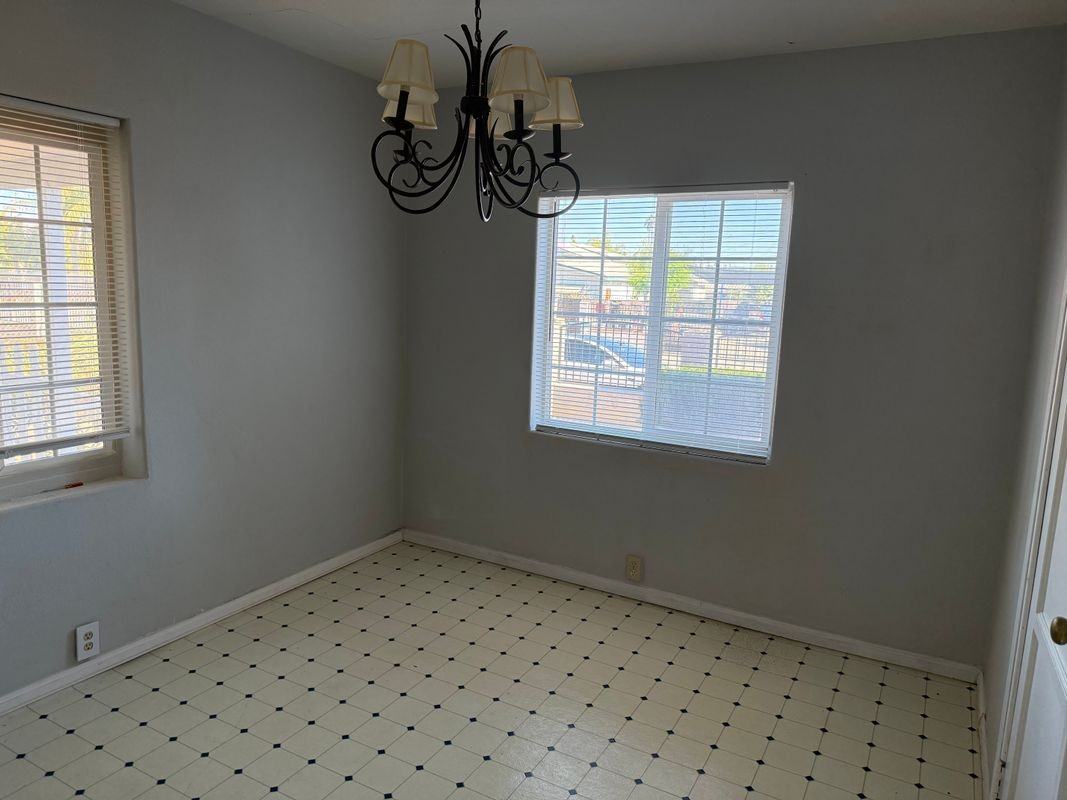 3718 Byron St - Photo 3 of 12