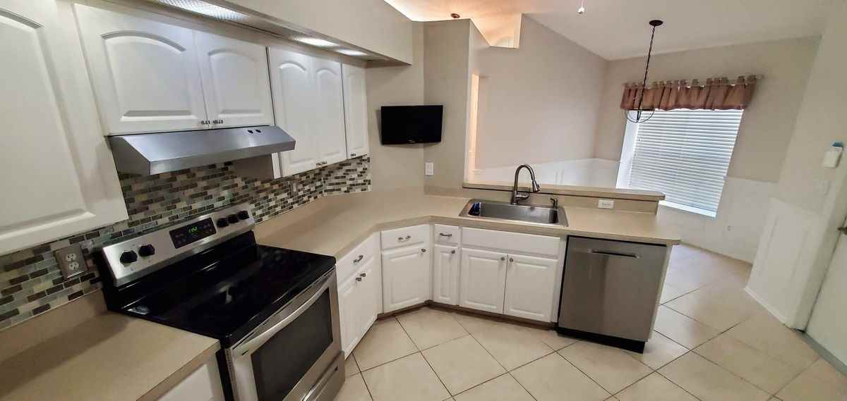 1512 Bay View St - Photo 2 of 3