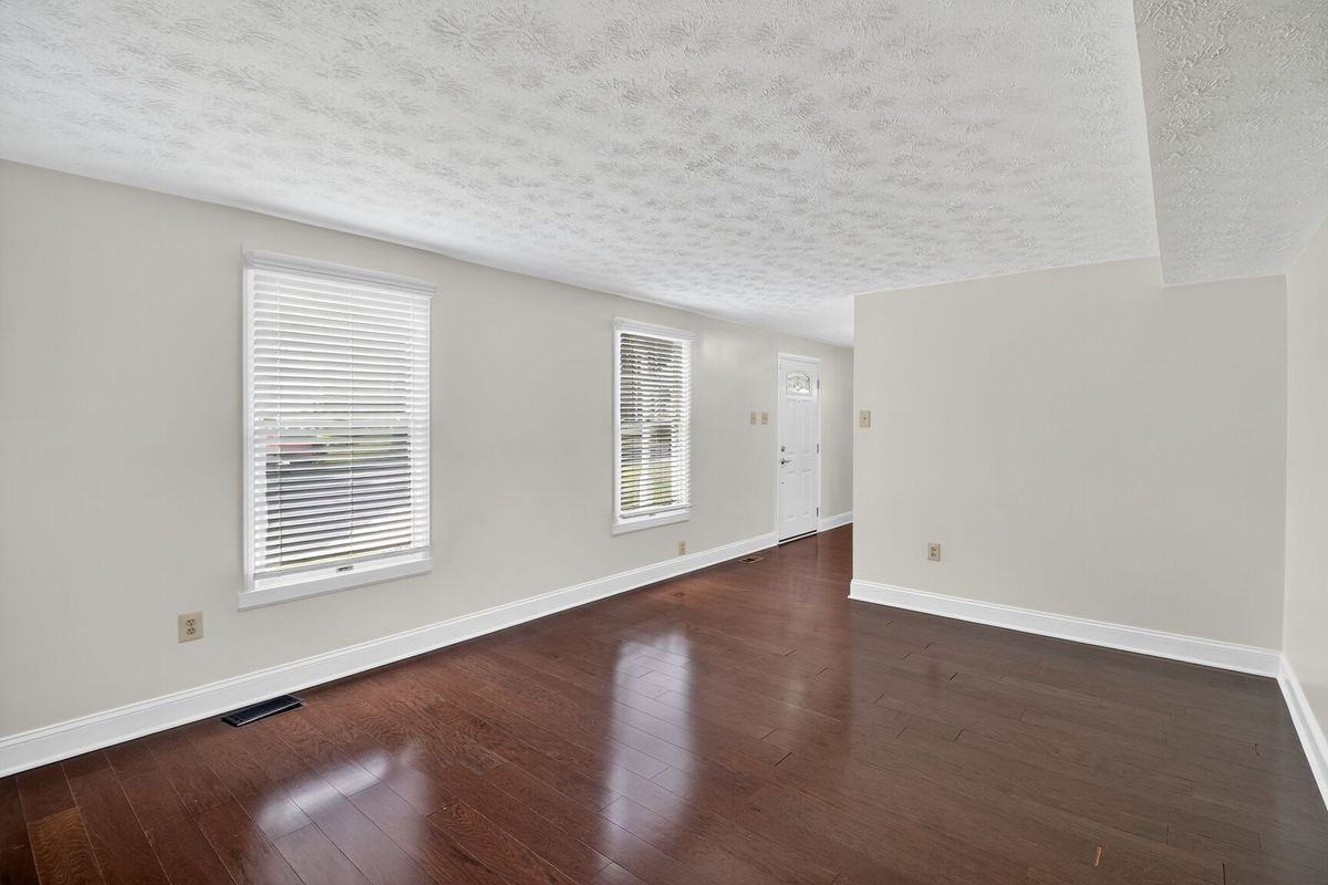 3633 Dry Creek Ct - Photo 3 of 12