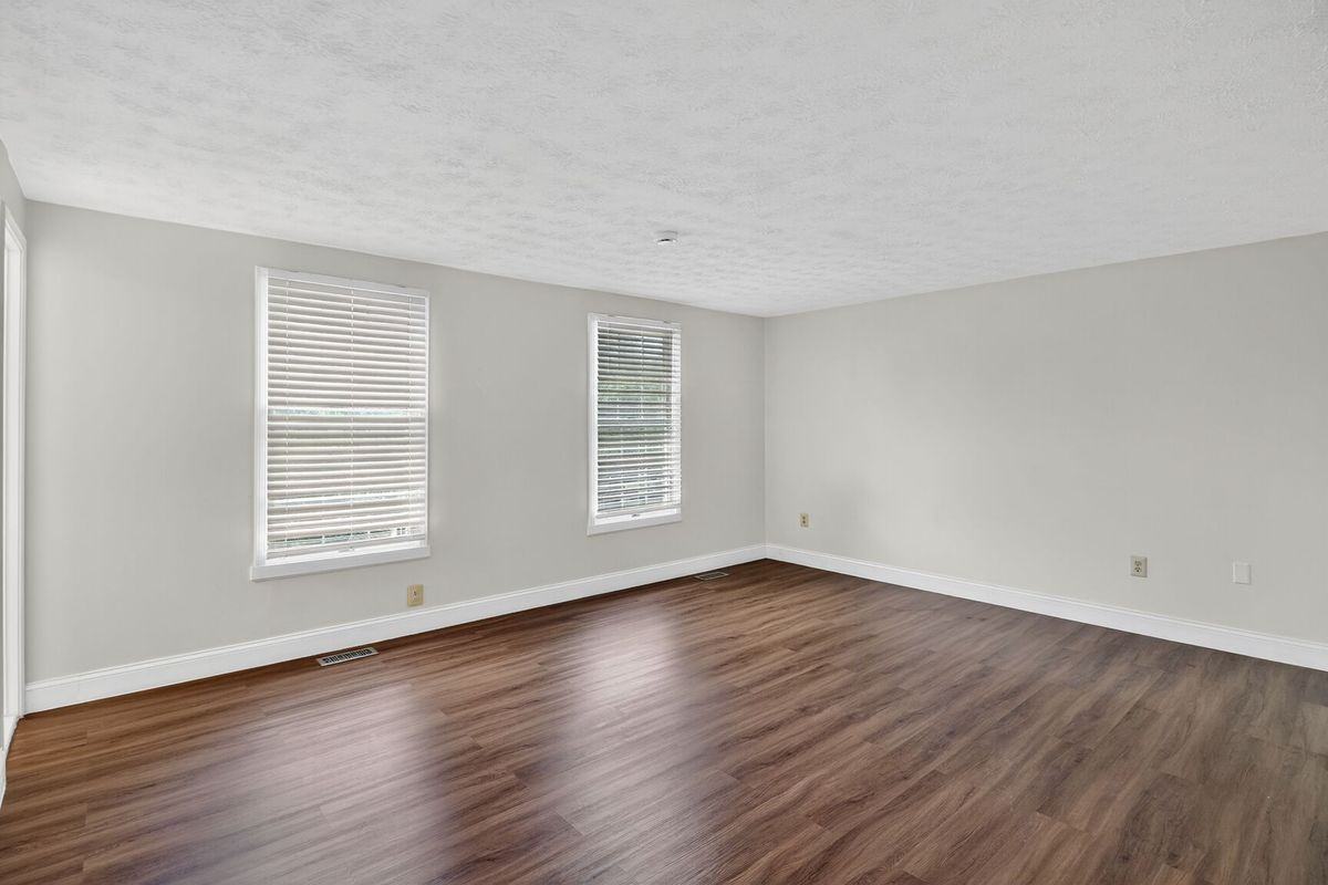 3633 Dry Creek Ct - Photo 4 of 12