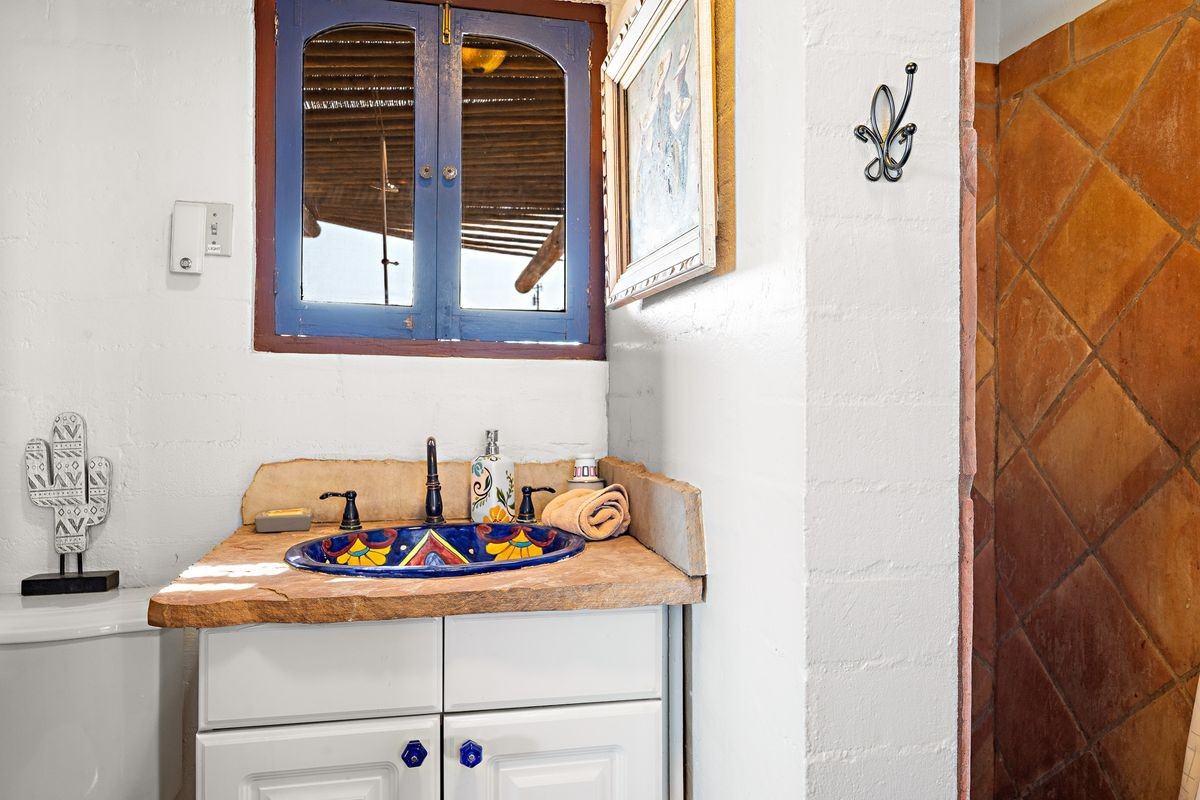 5148 Godwin Rd - Photo 2 of 43