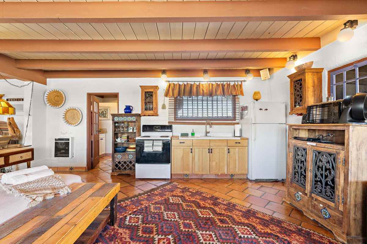 5148 Godwin Rd - Photo 5 of 43