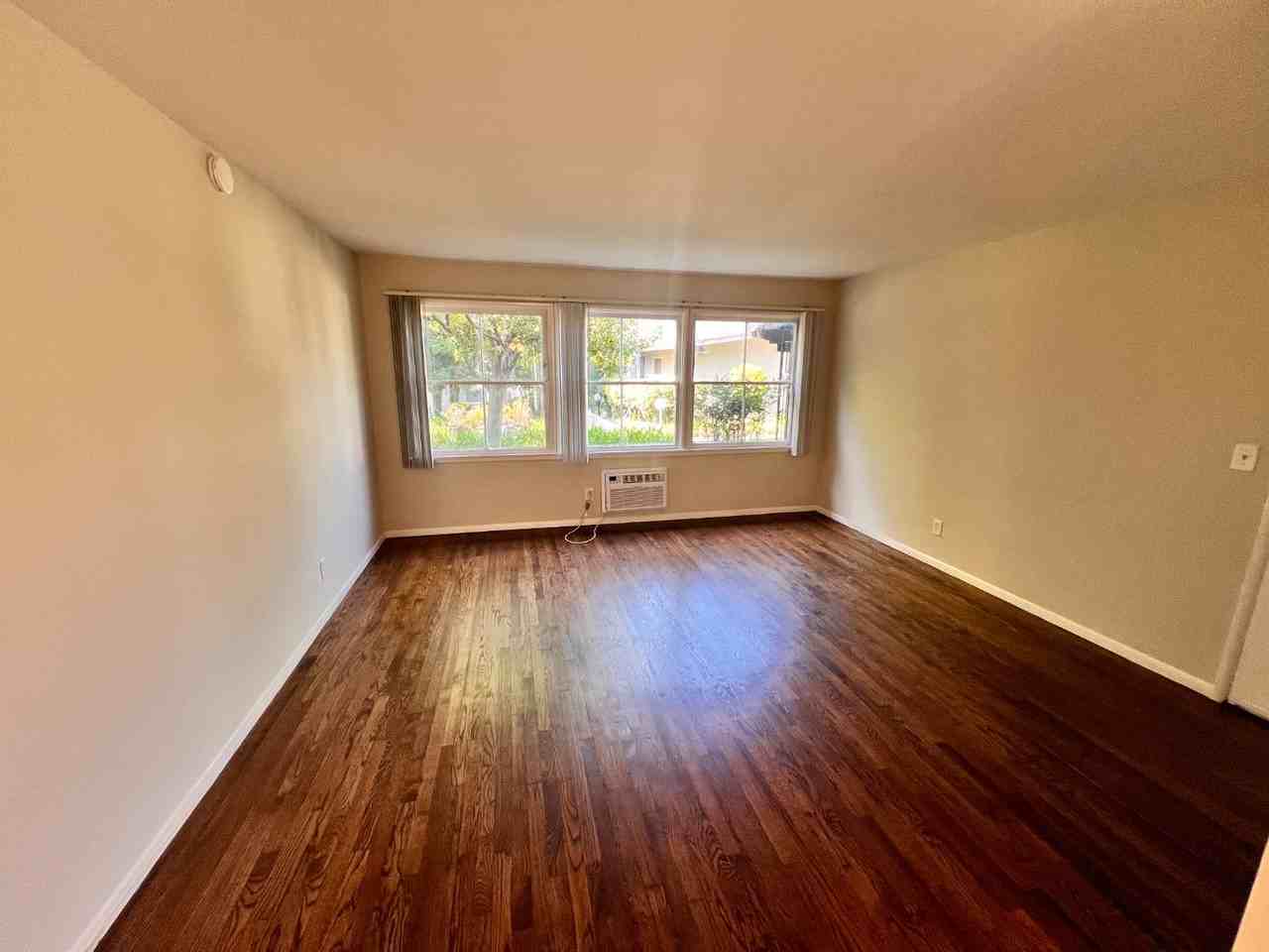 606 West Foothill Boulevard #B - Photo 6 of 23