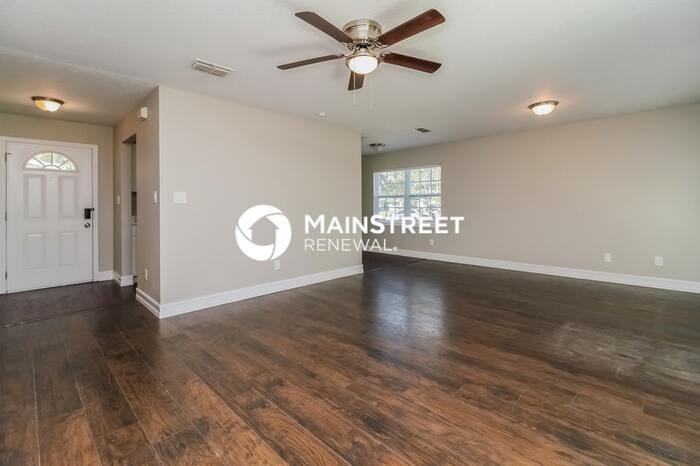 1807 Mccarthy Ave - Photo 2 of 16