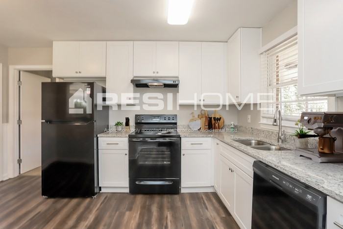 6324 Highview Rd - Photo 3 of 18