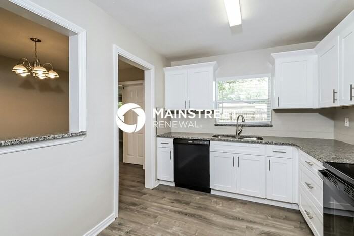 1540 Huntington St - Photo 7 of 16