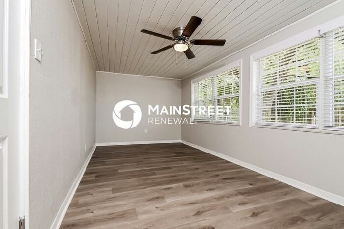 1540 Huntington St - Photo 7 of 16