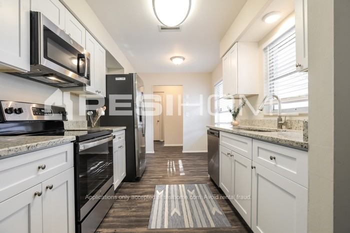 3645 Winderwood Dr - Photo 3 of 18