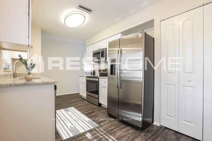 3645 Winderwood Dr - Photo 4 of 18