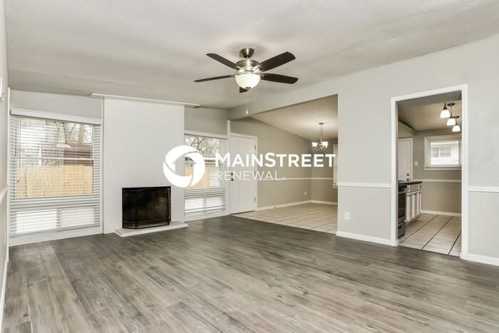 955 Robinwood Dr - Photo 3 of 16