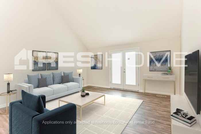 420 Raintree Pl - Photo 3 of 16