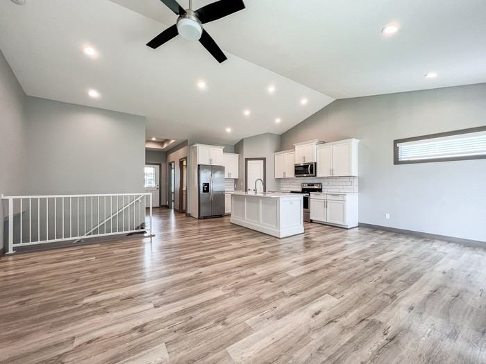 1909 Ne Little Beaver Dr - Photo 4 of 14