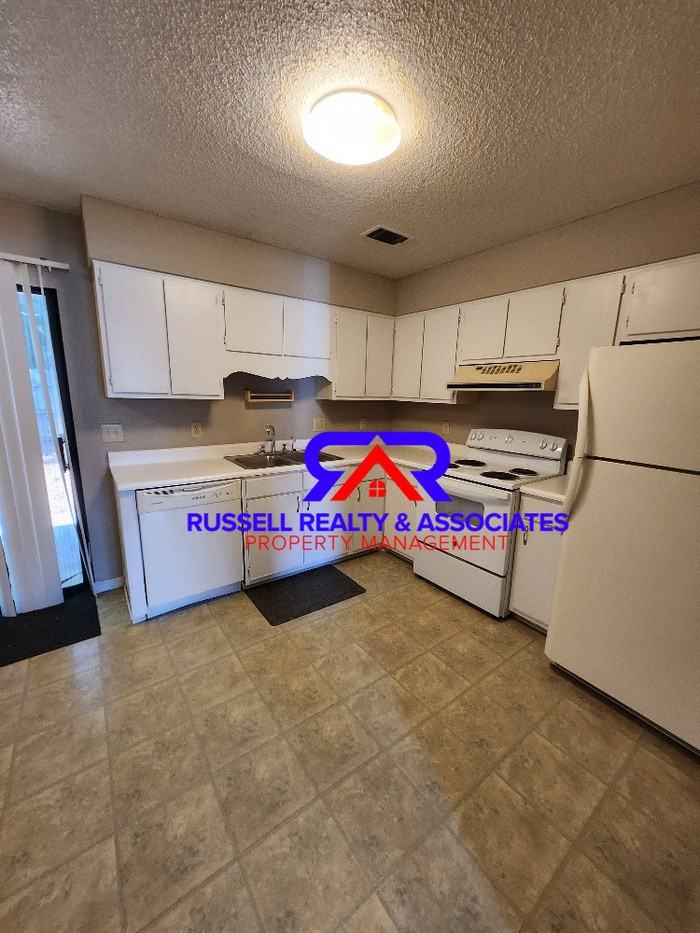 1525 Applegate Lane - Photo 4 of 17