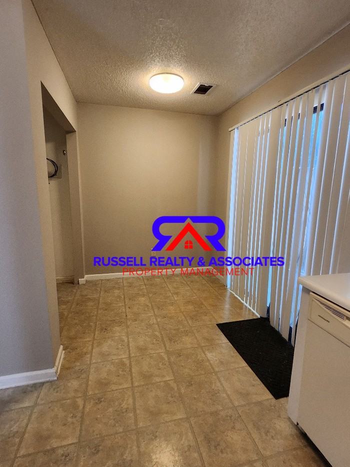 1525 Applegate Lane - Photo 6 of 17