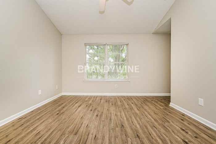 283 Coral Cir - Photo 4 of 22