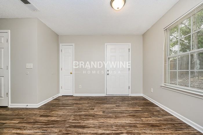 283 Coral Cir - Photo 6 of 22