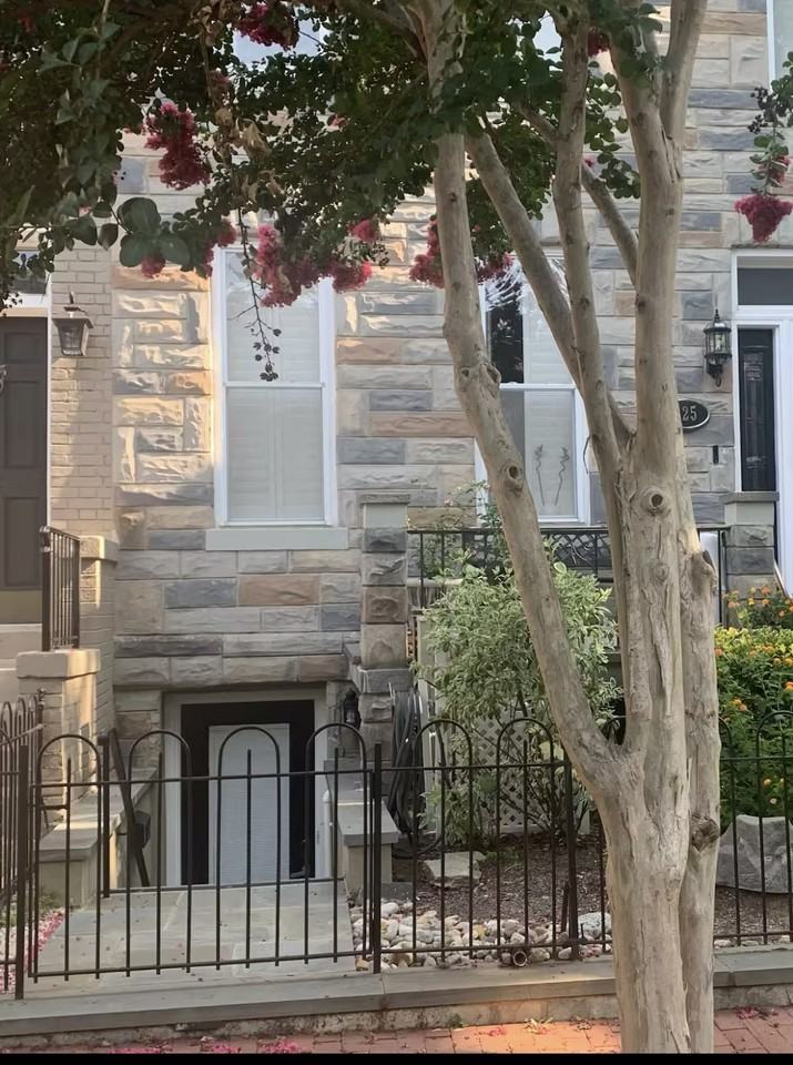 125 Thomas St Nw #A - Photo 2 of 12