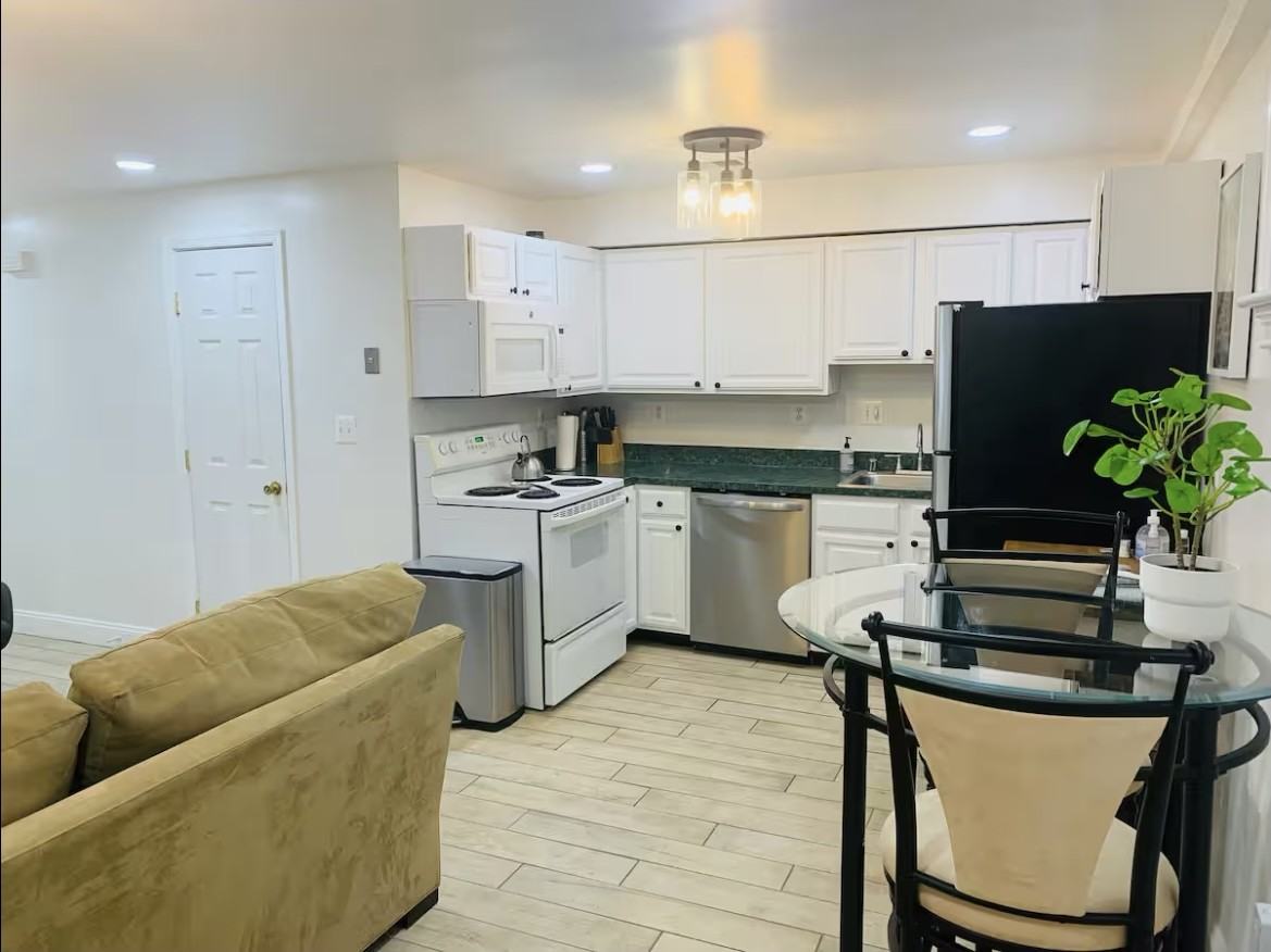 125 Thomas St Nw #A - Photo 6 of 12