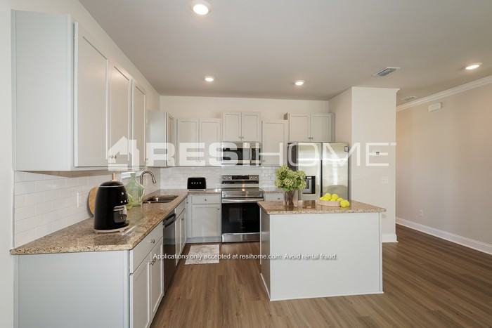 830 Keats Way - Photo 4 of 20