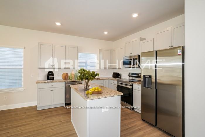 830 Keats Way - Photo 5 of 20