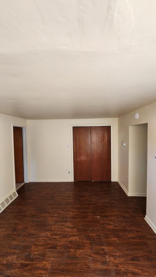 406 E Pine St #C - Photo 3 of 5