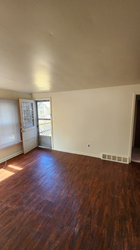 406 E Pine St #C - Photo 4 of 5