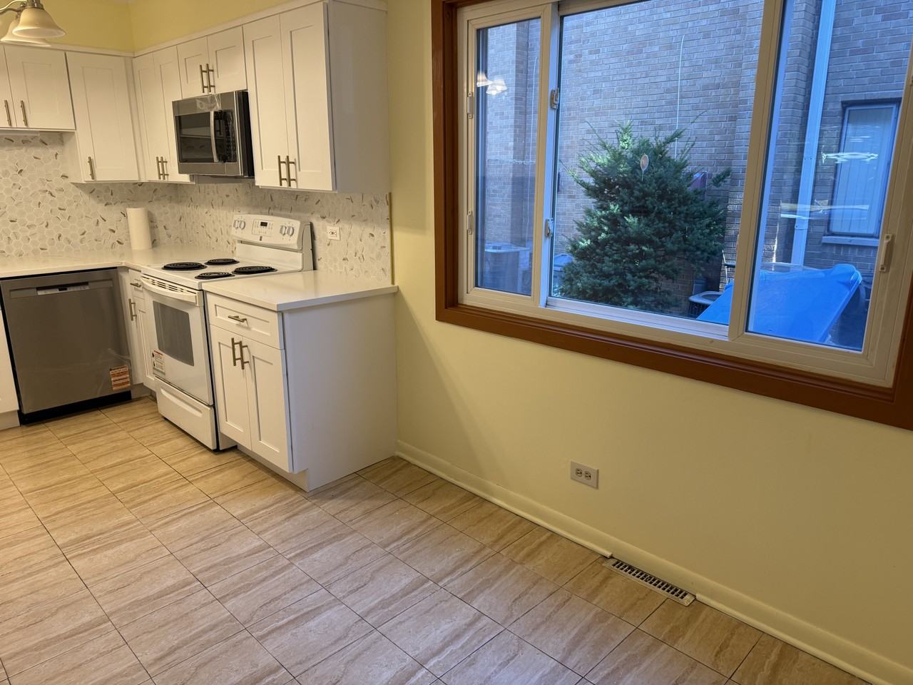 7535 N Rockwell St #NA - Photo 7 of 11