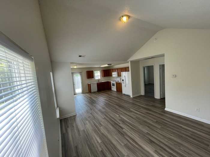 6228 Sid Crane Dr - Photo 4 of 28